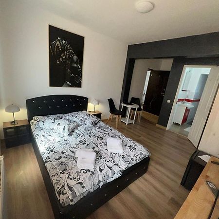 Little Bistro House Bed & Breakfast เตอร์กู-มูเรช ภายนอก รูปภาพ
