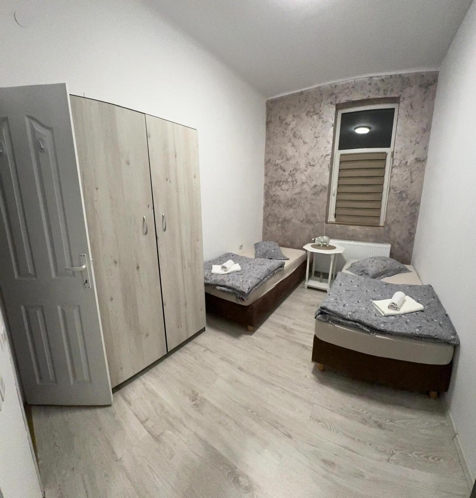 Little Bistro House Bed & Breakfast เตอร์กู-มูเรช ภายนอก รูปภาพ